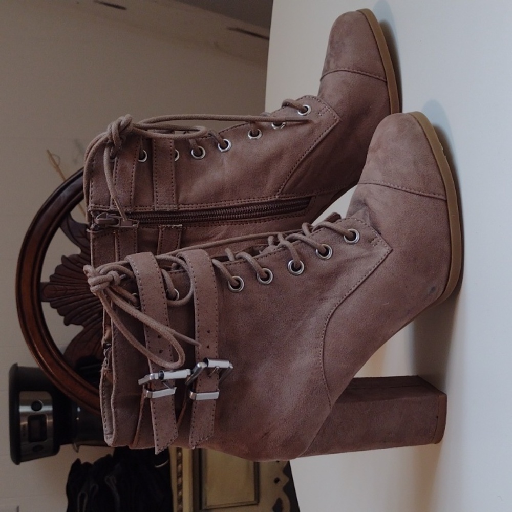Steve Madden Madden Girl Tan Suede Velvet Ankle Boots Heels size 6